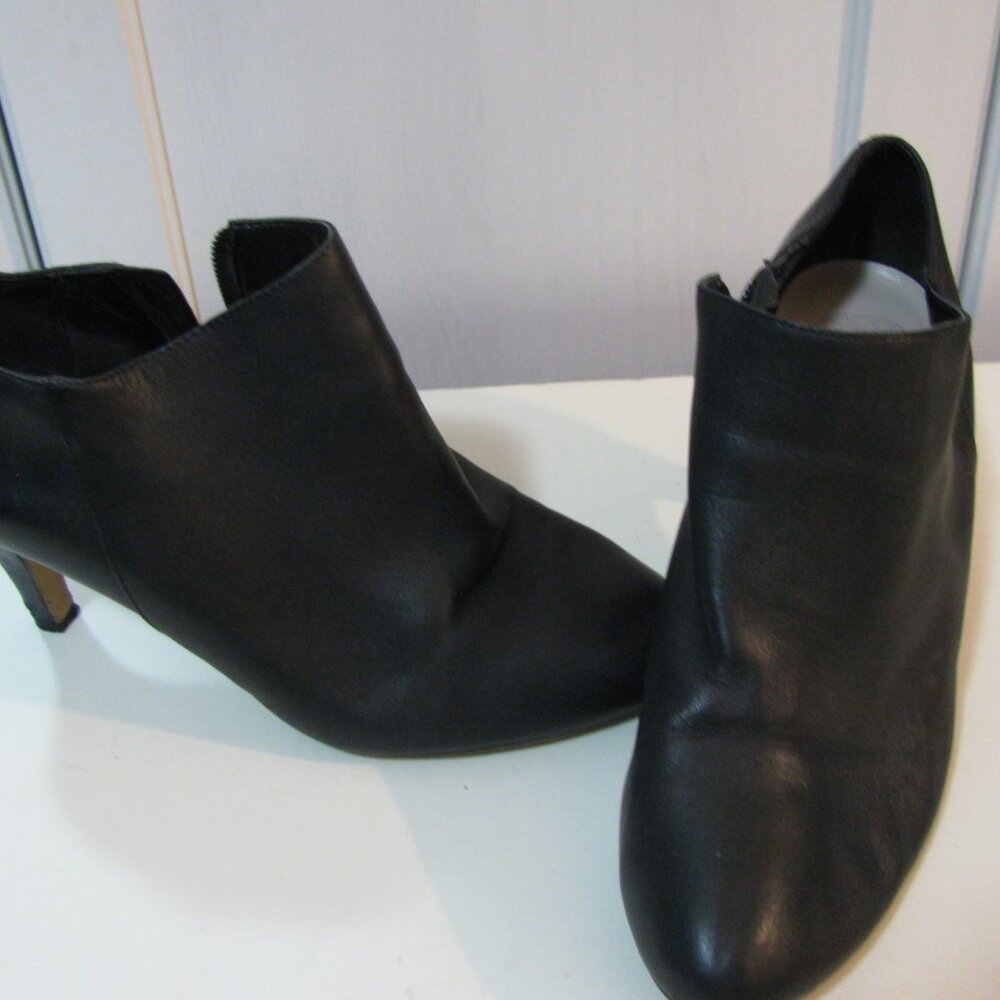 ** Vince Camuto Ankle Boots 9M Booties Zip Up Black Leather Excellent - Picture 3 of 10